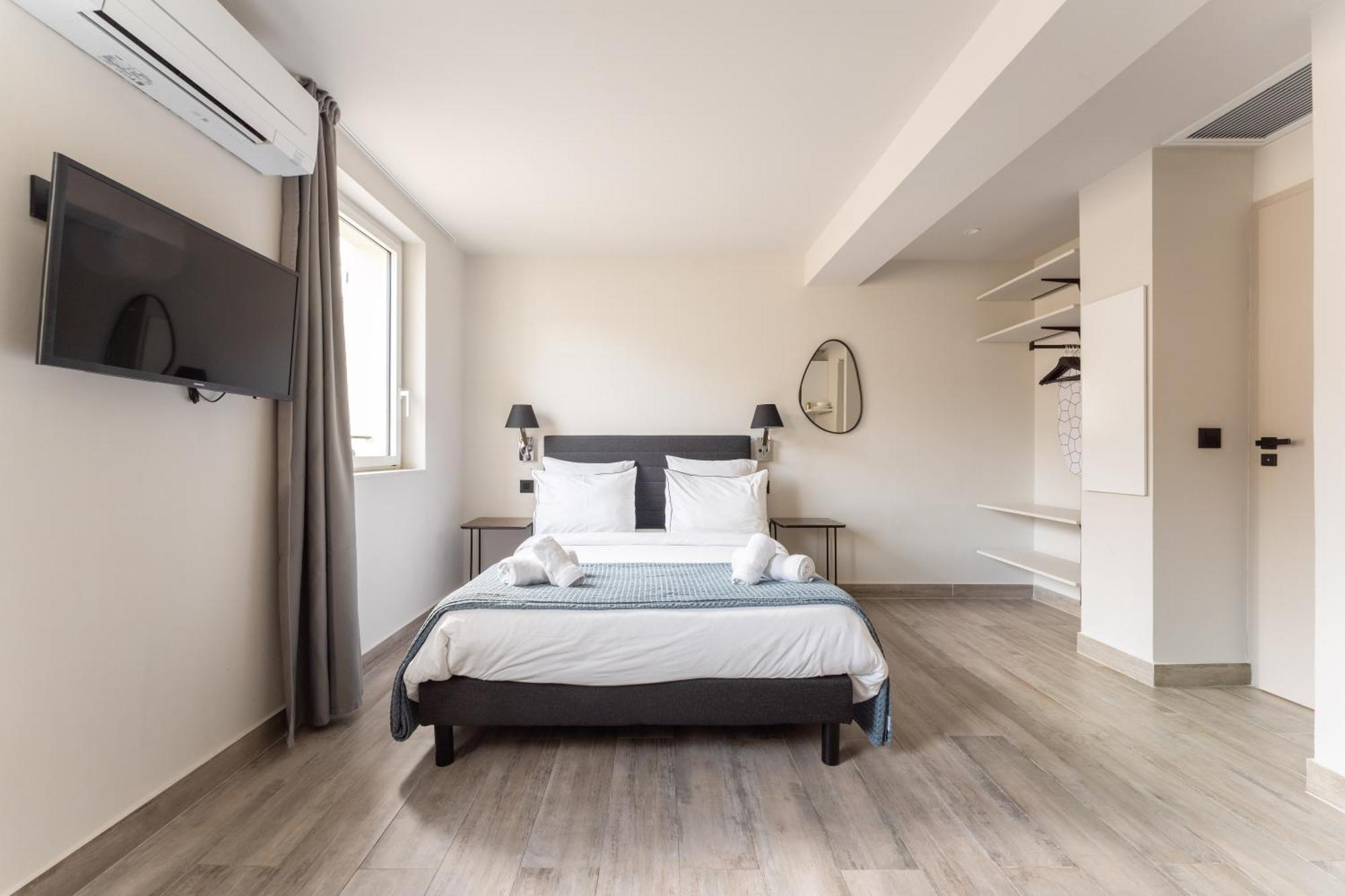 Paradise Earth & Sea Aparthotel Marseilles